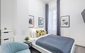 Ultra Central Mini Studio